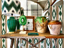 Cargar imagen en el visor de la galería, AGATREE antique green con base cemento y latón