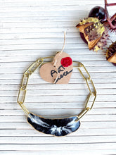 Cargar imagen en el visor de la galería, Black Owl Collar