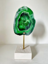 Cargar imagen en el visor de la galería, AGATREE antique green con base cemento y latón