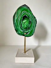 Cargar imagen en el visor de la galería, AGATREE antique green con base cemento y latón
